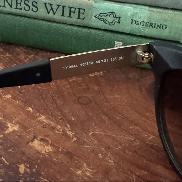 Tory Burch Black Round Gradient Sunglasses - Picture 10 of 15